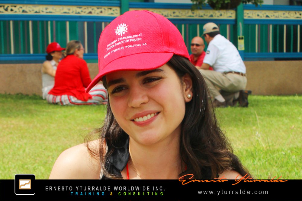 Actividad de cuerdas bajas en Colombia para mejorar comunicación, liderazgo y compromiso