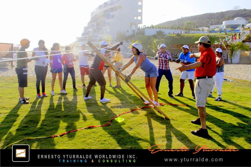 Programa de Team Building en Bogotá para fortalecer sinergia organizacional