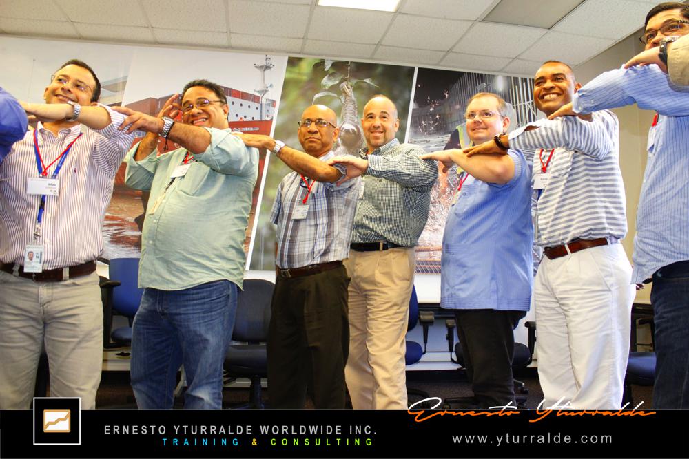 Actividad empresarial con metodología experiencial para cohesión de equipo