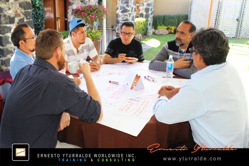 Actividad lúdica corporativa en Bogotá para promover conexión y energía colectiva