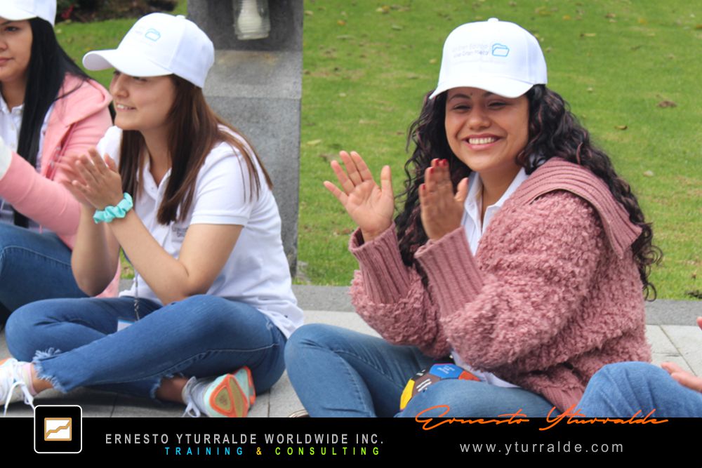 Jornada corporativa de Team Building en Bogotá con desafíos colaborativos